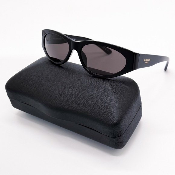 NEW BALENCIAGA BB0367S 001 OVAL BLACK SUNGLASSES WOMEN BALENCIAGA EYEWEAR - Picture 1 of 9